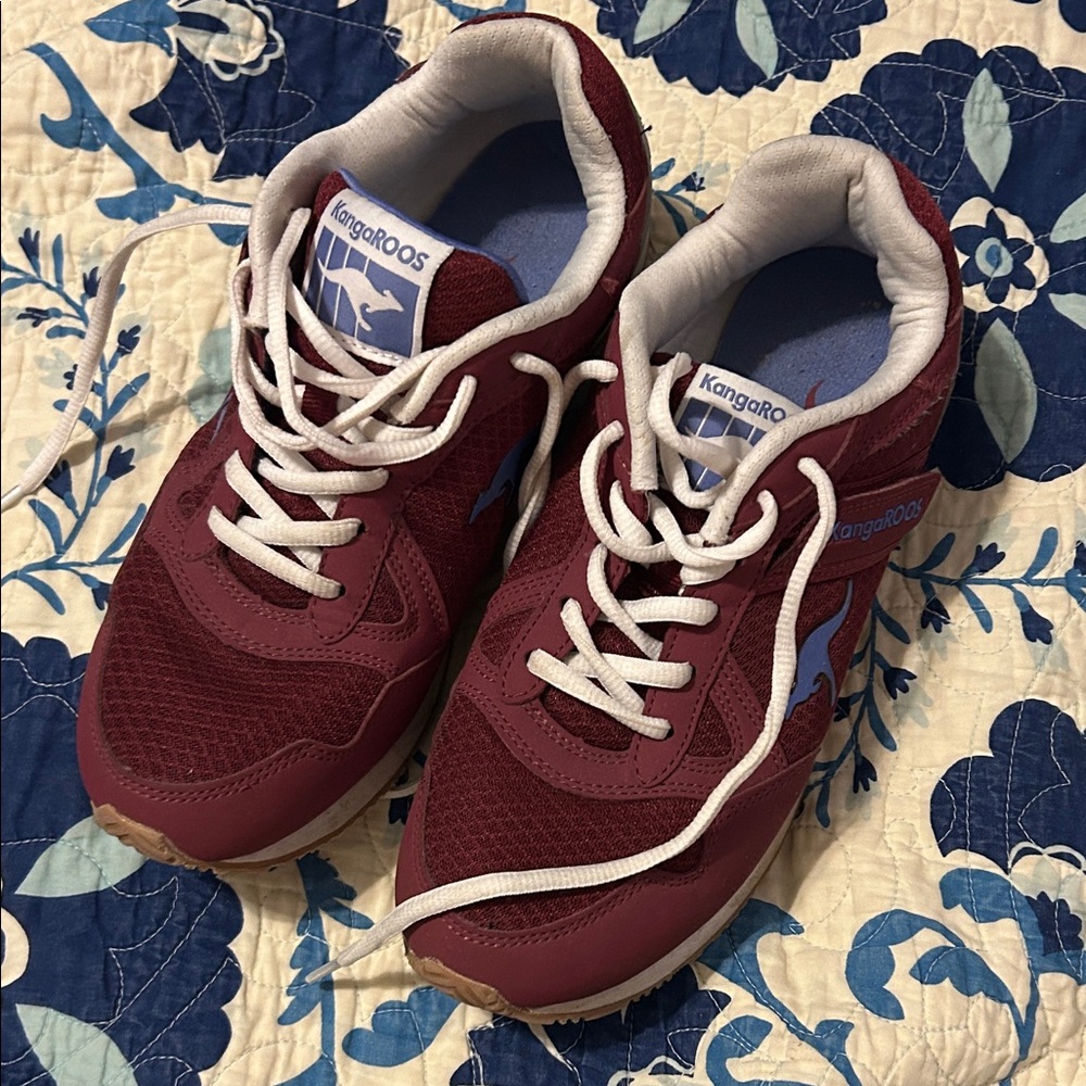 kangaROOS Burgundy Sneakers with White Accents and zipper pocket